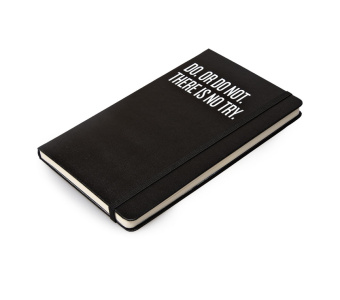 картинка Записная книжка Moleskine Star Wars (нелинованная), Large (13х21 см), черная от магазина Молескинов