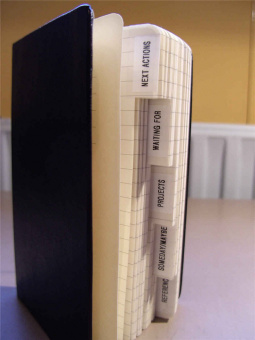 картинка Записная книжка Moleskine Classic (с разделителями), Pocket (9х14см), черная от магазина Молескинов