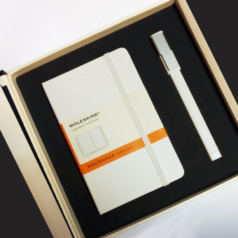 картинка Подарочный набор Moleskine Contrast Writing (белый блокнот в линейку + белая ручка) от магазина Молескинов